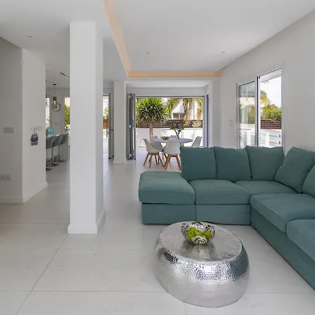 Villa Piera By The Sea Protaras